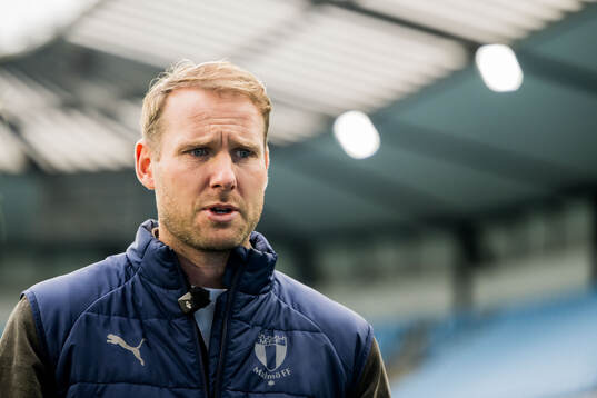 Sports director Ola Toivonen in MFF Play TV studio