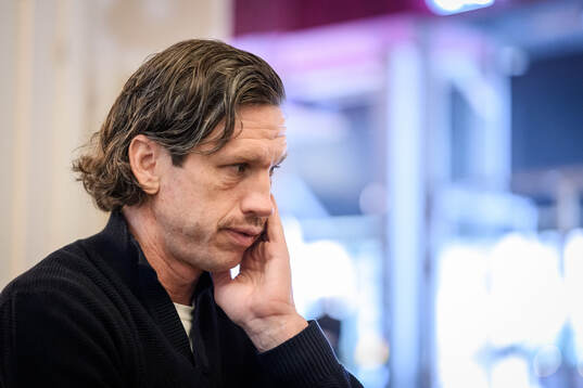 IFK Göteborgs Gustav Svensson blir intervjuad