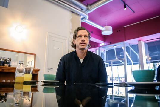 IFK Göteborgs Gustav Svensson blir intervjuad