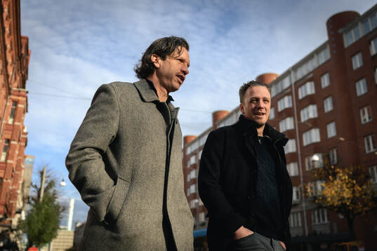 IFK Göteborgs Gustav Svensson blir intervjuad av Fredrik