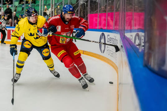 Rasmus Asplund of Sweden and Filip Pyrochta of Czech