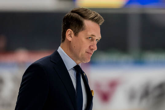 Head coach Sam Hallam of Sweden