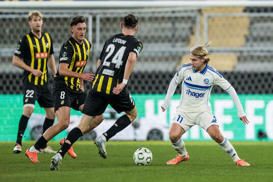 Silas Andersen of Häcken and Sebastian Nanasi of Strasbourg