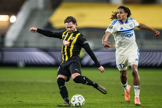 Adam Lundkvist of Häcken and Mathis Amougou of Strasbourg