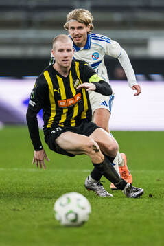 Sebastian Nanasi of Strasbourg and Simon Gustafson of