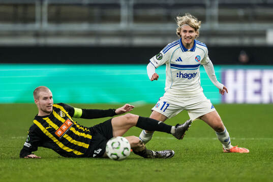 Simon Gustafson of Häcken and Sebastian Nanasi of