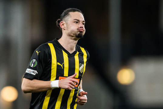Amor Layouni of Häcken looks dejected