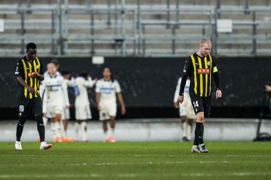 John Paul Dembe and Simon Gustafson of Häcken look dejected
