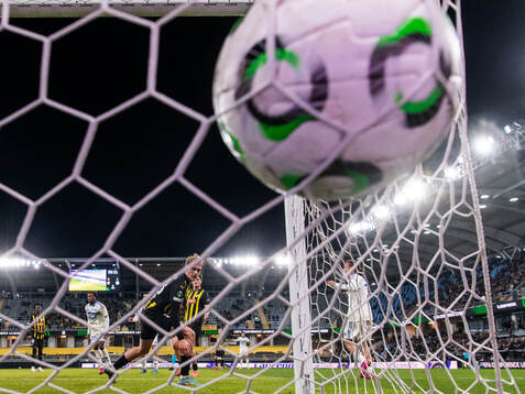 Filip Helander of Häcken and Sebastian Nanasi of