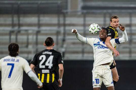 Emmanuel Emegha of Strasbourg and Marius Lode of Häcken