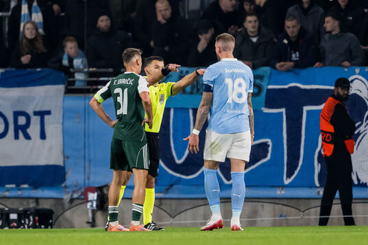 Pontus Jansson of Malmö FF reacts against referee Nicholas