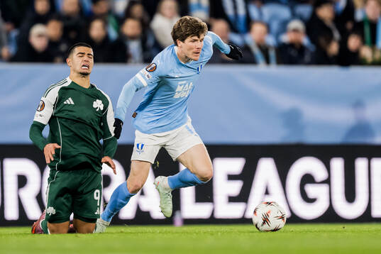 Anass Zaroury of Panathinaikos and Oliver Berg of Malmö FF