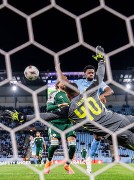 Emmanuel Ekong of Malmö FF against Ahmed Touba and