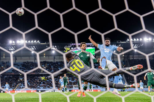 Emmanuel Ekong of Malmö FF against Ahmed Touba and