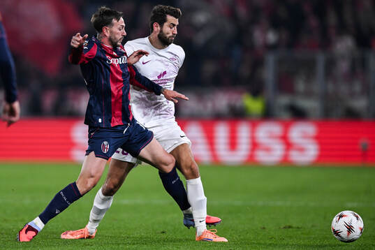 Federico Bernardeschi of Bologna and Vetle Dragsnes of Brann