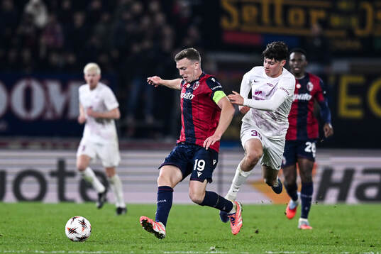 Lewis Ferguson of Bologna and Julian Lægreid of Brann