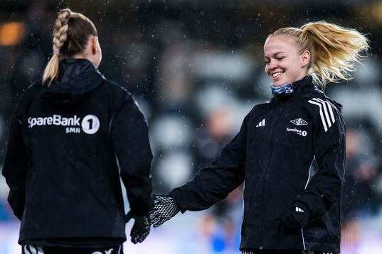 Beate Marcussen of Rosenborg warms up