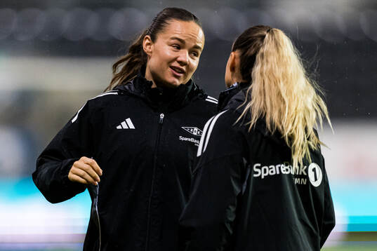 Rebecka Wanvik Holum of Rosenborg warms up
