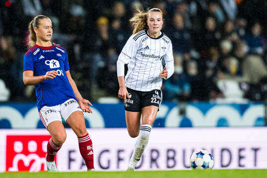 Selma Pettersen of Vålerenga and Cille Nilsen of Rosenborg
