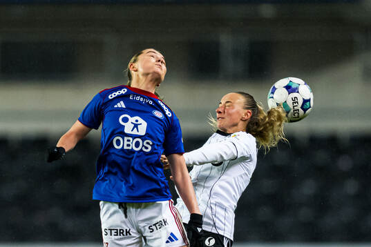 Eline Hegg of Vålerenga and Milena Kokosz of Rosenborg