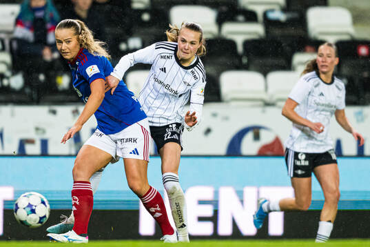 Selma Pettersen of Vålerenga and Cille Nilsen of Rosenborg