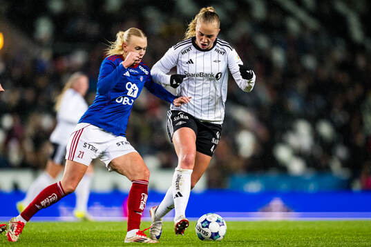 Karina Sævik of Vålerenga and Synne Aunehaugen of