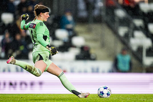 Goalkeeper Tove Enblom of Vålerenga