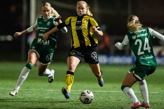 Alingsås Alma Öberg och Hammarbys Julie Blakstad