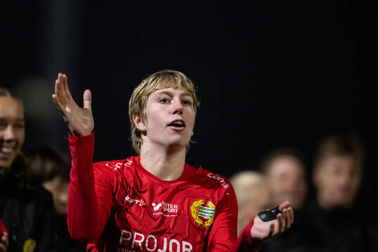 Hammarbys målvakt Moa Edrud jublar