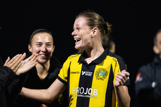 Hammarbys spelare jublar
