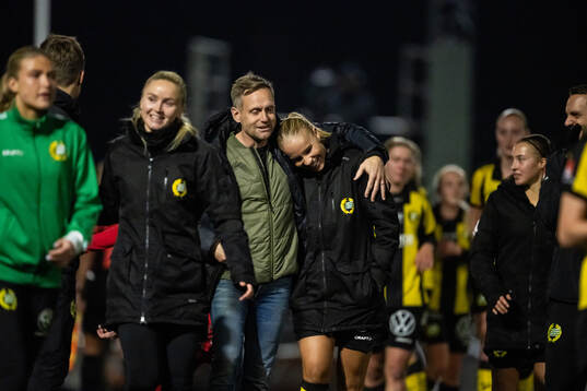Hammarbys spelare jublar