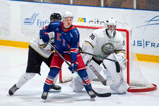 Kovlands Anton Backlund och Sollefteås målvakt Sebastian