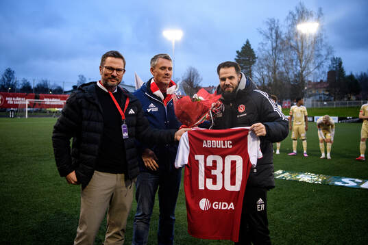 Sandvikens IFs huvudtränare Eldar Abdulic tackas av