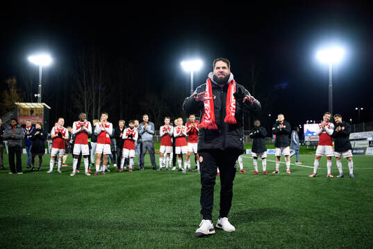 Sandvikens IFs huvudtränare Eldar Abdulic jublar