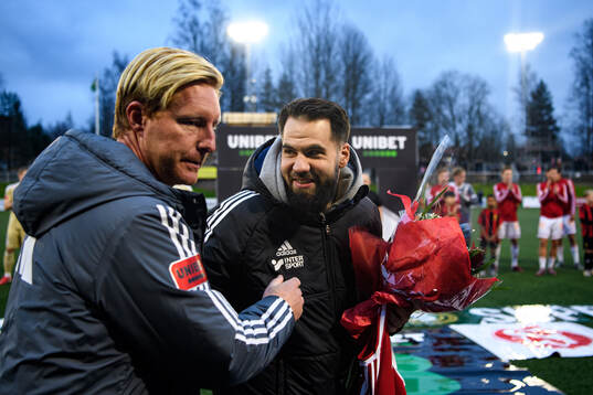 Sandvikens IFs huvudtränare Eldar Abdulic tackas av