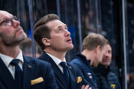 Head coach Sam Hallam of Sweden