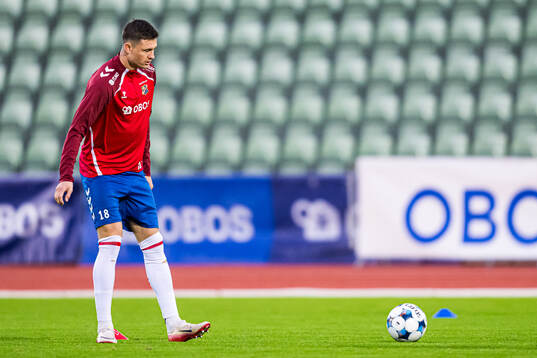 Herman Solberg Nilsen of Lyn warms up