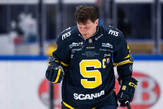 Södertäljes Patrik Zackrisson har ont
