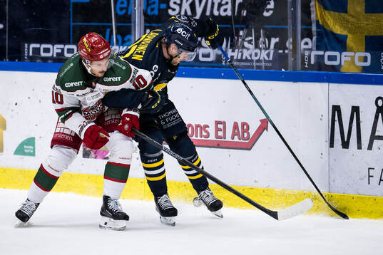 Modos Gerry Fitzgerald och Södertäljes Roope Laavainen