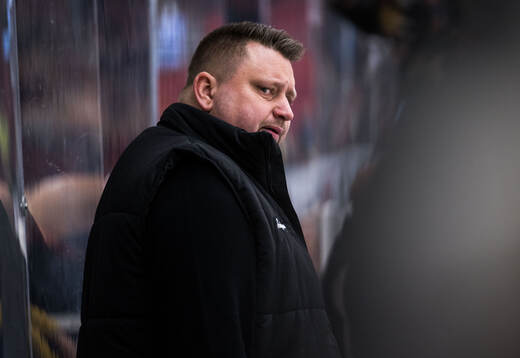 Modos tränare Mattias Karlin deppar