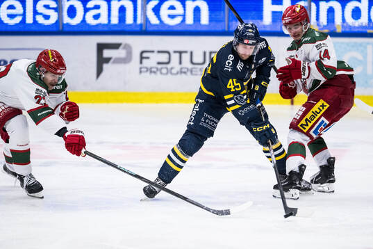 Södertäljes Sebastian Dyk mot Modos Emil Larsson och