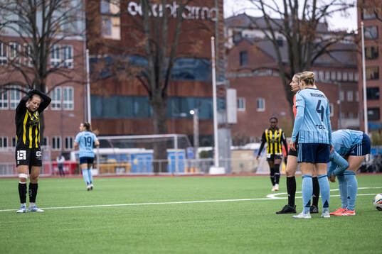 Häckens Anna Anvegård och Djurgårdens Elsa Pelgander har