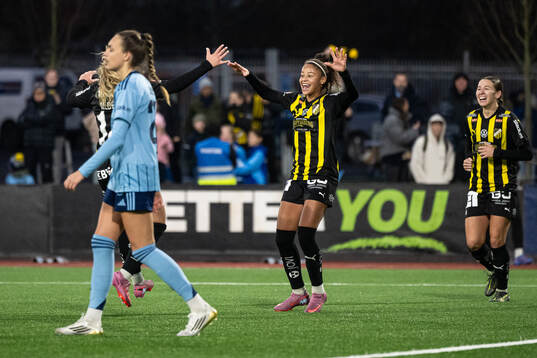 Häckens Felicia Schröder jublar