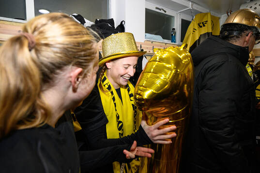 Häckens Anna Anvegård jublar i omklädningsrummet