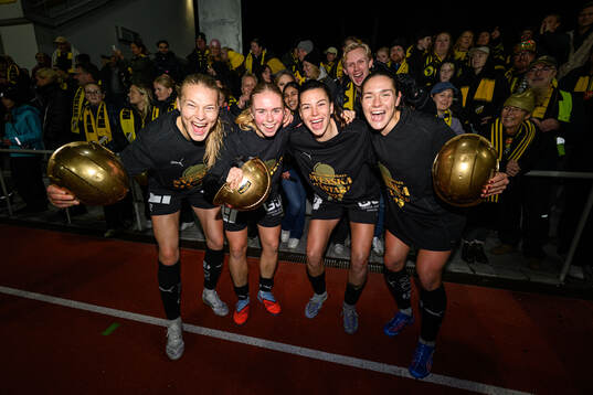 Häckens Stine Sandbech, Pernille Sanvig, Carly