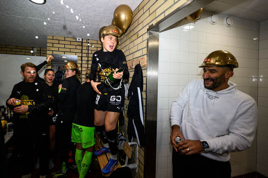 Häckens Paulina Nyström och tränare Mak Lind jublar i
