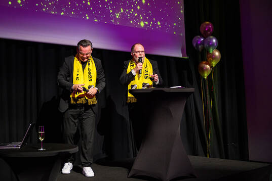Häckens ordförande Anders Billström talar på