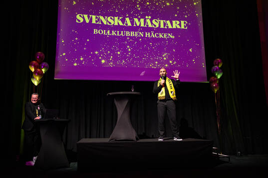 Häckens tränare Mak Lind på guldbanketten