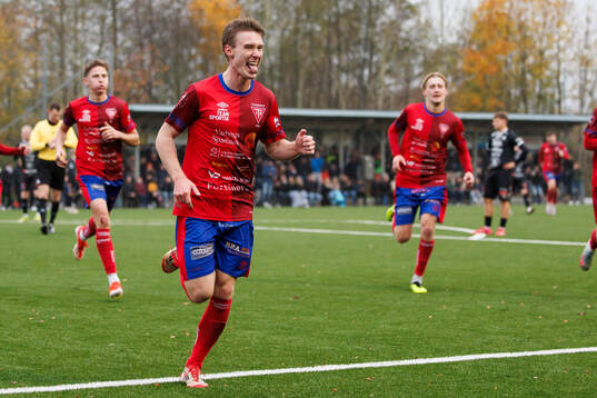 Tvååkers Melvin Sjöland jublar