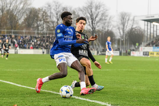 Trelleborgs Emmanuel Godwin och Örebros Antonio Yakoub